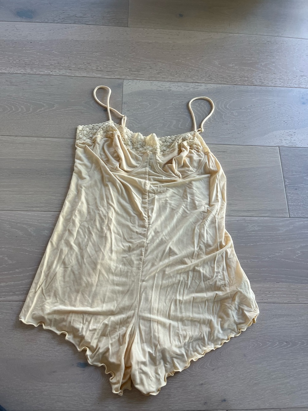 We Wore What Lace Trim Lounge Romper Yellow WeWoreWhat Sleep Lettuce Trim large - Picture 2 of 4